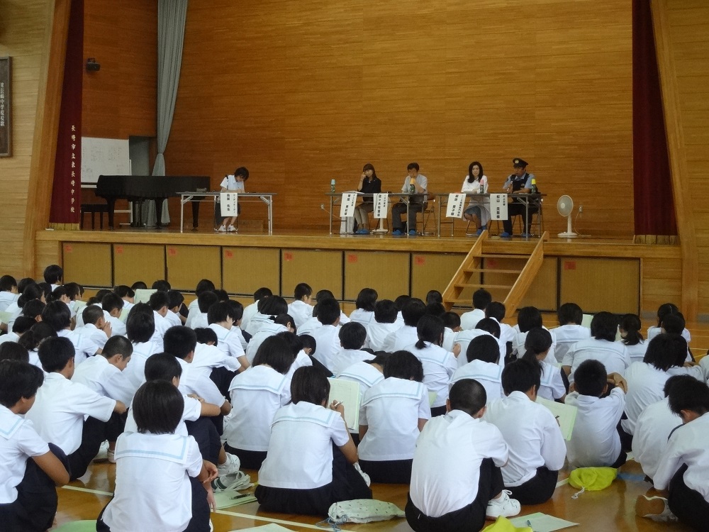 東長崎中学校 職業講話 に参加しました 医療 福祉 スポーツ こころ医療福祉専門学校