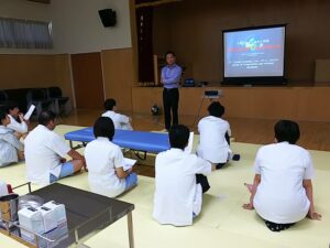 今年も小松武史先生の鍼灸特別授業を開催しました こころ医療福祉専門学校 今年も小松武史先生の鍼灸特別授業を開催しました こころ医療福祉専門学校